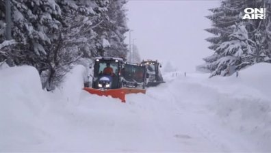 Обилни снеговалежи отново блокираха швейцарските курорти