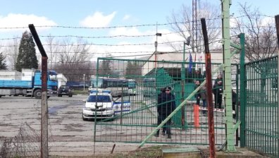 Цехът на завод "Арсенал" остава затворен до неделя, продължава разследването