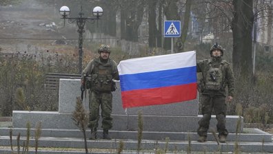 Битката за Покровск: Русия развя знамето си, но украинците отричат градът да е превзет