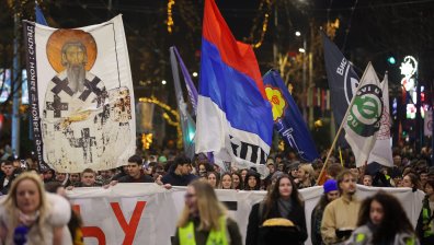 Антиправителствени протести в Белград се възобновиха