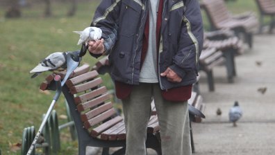 Пенсиите в Гърция скачат с 250 евро, в България увеличение ще има през юли 2026 г.