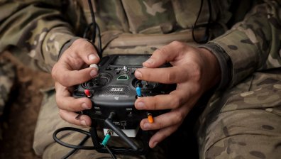 Украйна атакува с дронове ключово военно летище на Русия