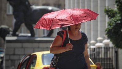 Облачна и дъждовна събота, на места ще вали интензивно