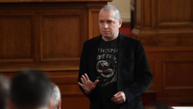 Класната учителка на Тошко Йорданов в НГДЕК: Позорно е! Отказвам се от него