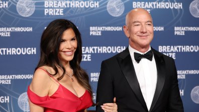 Джеф Безос изпраща годеницата си и Кейти Пери в Космоса