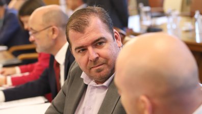 Министър Гечев: Спираме сечите във водосбора на селата