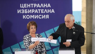 Партиите не залагат на нумерологията, а на обещанията: Избирателите могат да четат