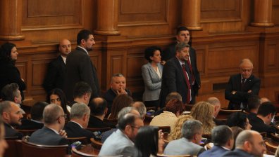 "Възраждане" обвини ДБ в държавна измяна за РСМ. Христо Иванов: Да питаме Митрофанова ли?