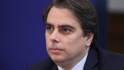 Асен Василев към ГЕРБ: Целенасочена лъжа е, че корпоративният данък се вдига