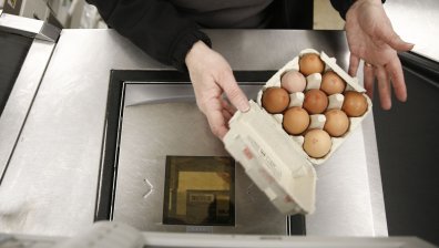 Търговските вериги слагат най-голяма надценка на яйцата - 27%, на брашното е 19%