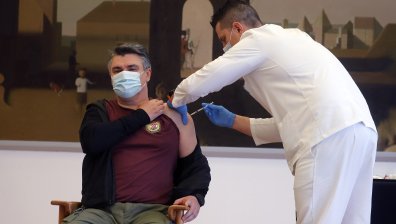 Хърватският премиер и министри се ваксинираха публично, за да дадат пример
