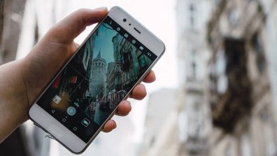 Huawei поиска среща с Борис Джонсън заради евентуално отстраняване от 5G мрежата