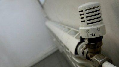 КЕВР: Няма основания за преразглеждане на цените на парното и тока