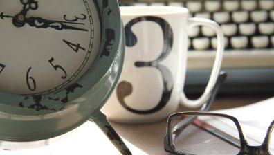 Тази нощ връщаме стрелките на часовника с час назад - как да се адаптираме по-бързо