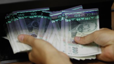НСИ: Доходите на домакинствата растат, но с повече скачат разходите им