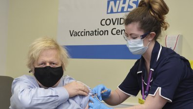 Борис Джонсън се ваксинира с AstraZeneca: Не усетих нищо, беше много добре