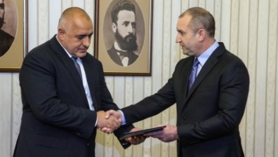 Радев срещу Борисов заради модернизацията на армията ни