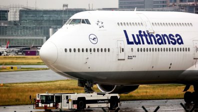 Полово неутрално обръщение вместо "дами и господа" на борда на самолета