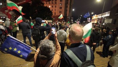 101 дни недоволство, евродепутатът Клеър Дейли подкрепи протестиращите