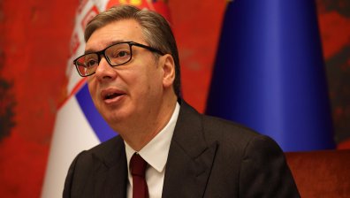 Протестите в Сърбия притиснаха Вучич