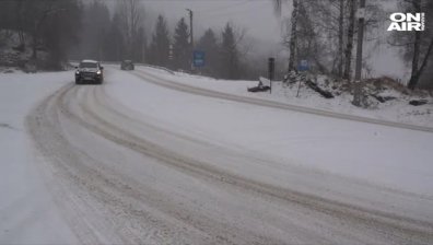 Сняг и силен вятър в Западна България, на изток - обилни валежи от дъжд