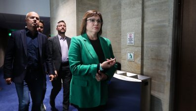 Нинова: ПП-ДБ върнаха Борисов на власт, а Радев го бетонира