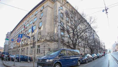 Прокуратурата със спецакция: Обискират МОСВ, Гешев на място в Перник