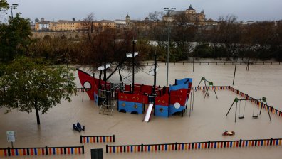 Бурята "Нилс" удари Франция, Испания и Португалия: Загинали и стотици хиляди без ток