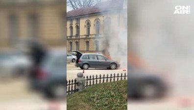Кола се запали пред сградата на Народното събрание