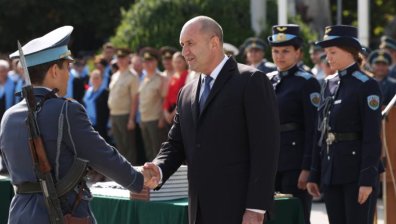 Радев в Плевен: Военната авиация винаги е била гордостта на нацията