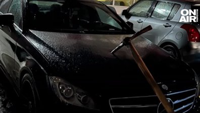 Заплашиха общински съветник от "Възраждане" със забита кирка в колата му