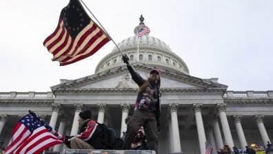 Четирима загинали и множество ранени след щурма на Конгреса в САЩ
