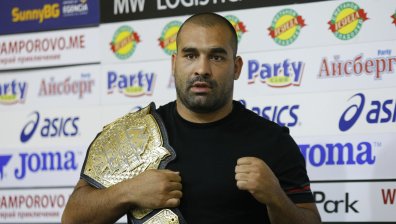 Багата отстъпи с една позиция в ранглистата на UFC