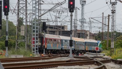 Неприятното приключение да пътуваш с влаковете на БДЖ (ВИДЕО)