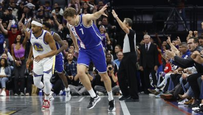 Везенков с 4 точки при драматична загуба на "Сакраменто Кингс"