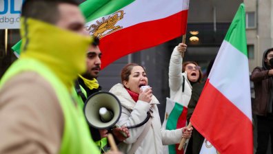 Протест в София в подкрепа на протестите в Иран (СНИМКИ)