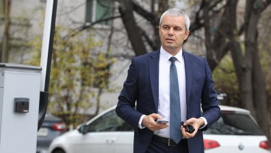 Костадинов водач на листите на "Възраждане" във Варна и 25-и район в София