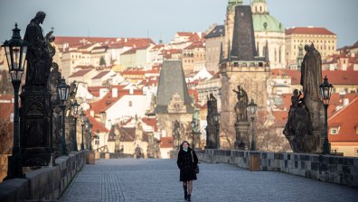Коронавирусът взе първа жертва в Чехия, Италия регистрира лек спад