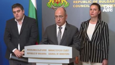 Стиснаха си ръцете: Увеличават линията на бедност с 22% - става 504 лв.