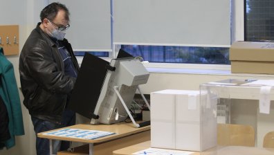 Тестват колко души могат да гласуват на една машина в изборния ден