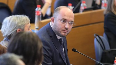 Георги Георгиев: С 5 лв. поскъпват картите за ученици и студенти от 1 януари