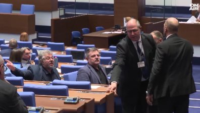 Депутатите, които почти се сбиха в НС, не получиха забележка за поведението си
