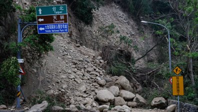 21 вторични труса в Тайван и над 400 блокирани под отломките