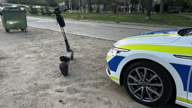 Баща падна с детето си от ел. тротинетка, борят се за живота на момчето