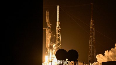 Петък 13-и се оказа щастлив: SpaceX изпрати нов екипаж към МКС