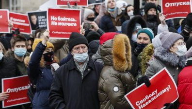 Стотици арестувани на протестите в подкрепа на Навални, сред тях и съпругата му