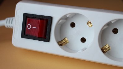 По 100 евро помощ заради скъпия ток във Франция за бедните с под 2 000 евро доход