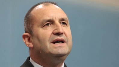 Радев критичен: Пожарите се гасят с оставки