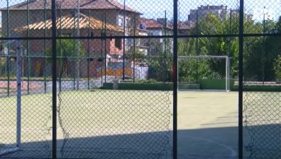 Футболна врата затисна и прати 13-годишно момче в безсъзнание