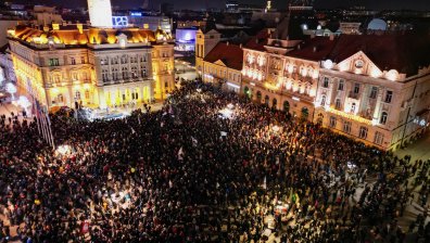 400 000 подписа срещу Вучич: Бунтът в Сърбия не стихва след трагедията в Нови Сад